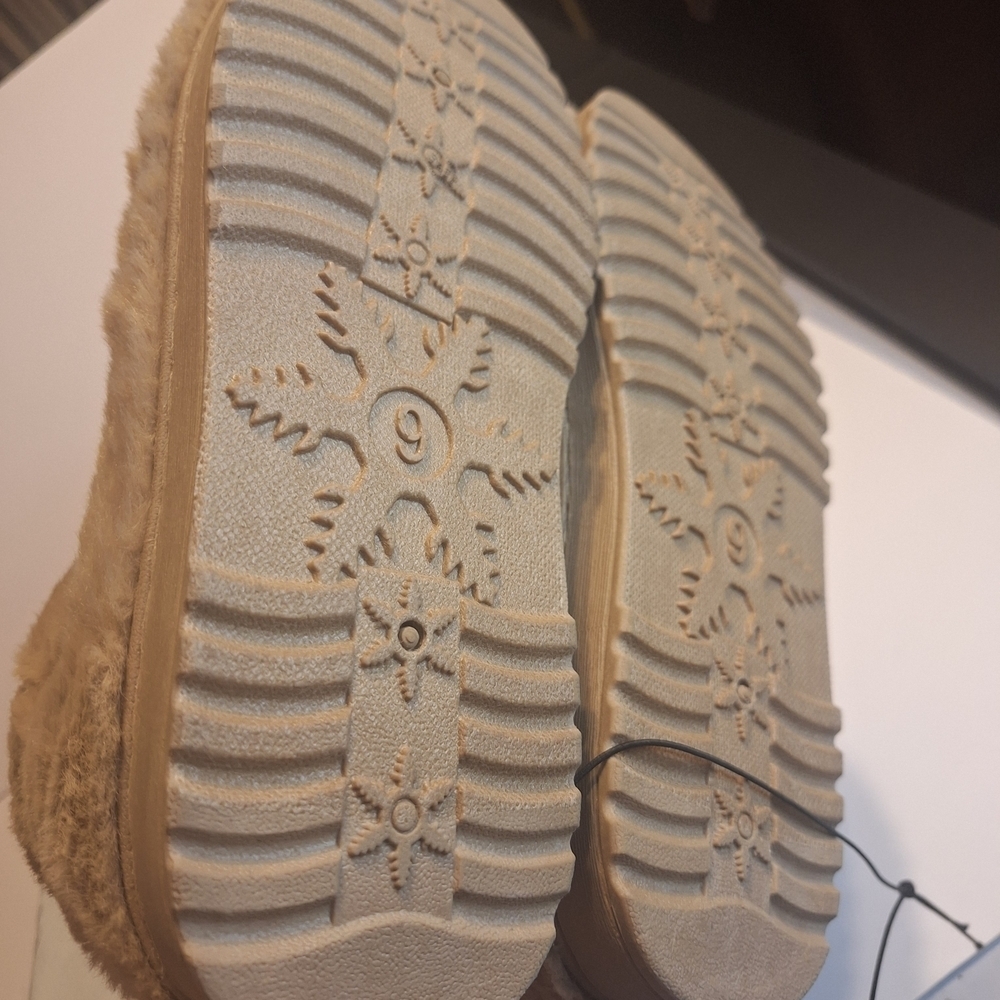 Arizona Jean Company Tan Faux Fur Slippers - Picture 6 of 9